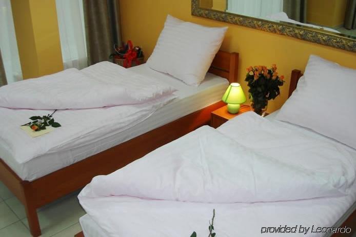 Hotel I Restauracja W Luboniu Quarto foto