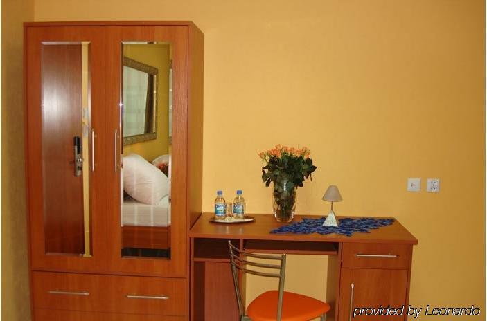 Hotel I Restauracja W Luboniu Quarto foto
